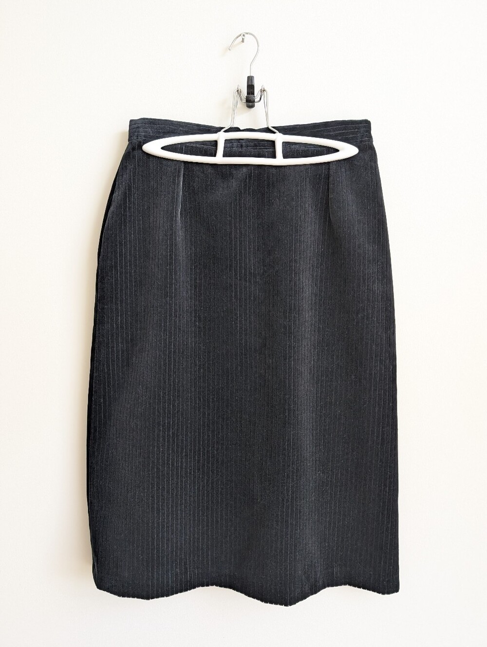 Vintage Ziba Made In Canada 100% Cotton Wide Whale Black Corduroy Pencil Skirt